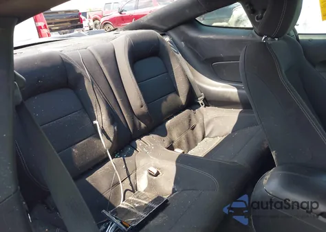 2016 Ford Mustang V6 z USA, uszkodzony, nr VIN 1FA6P8AM5G5298831